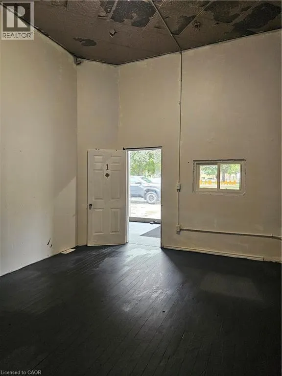 1111 MAIN ST E