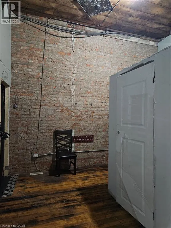1111 MAIN ST E