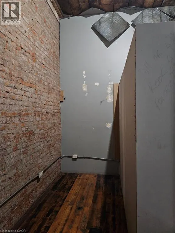 1111 MAIN ST E