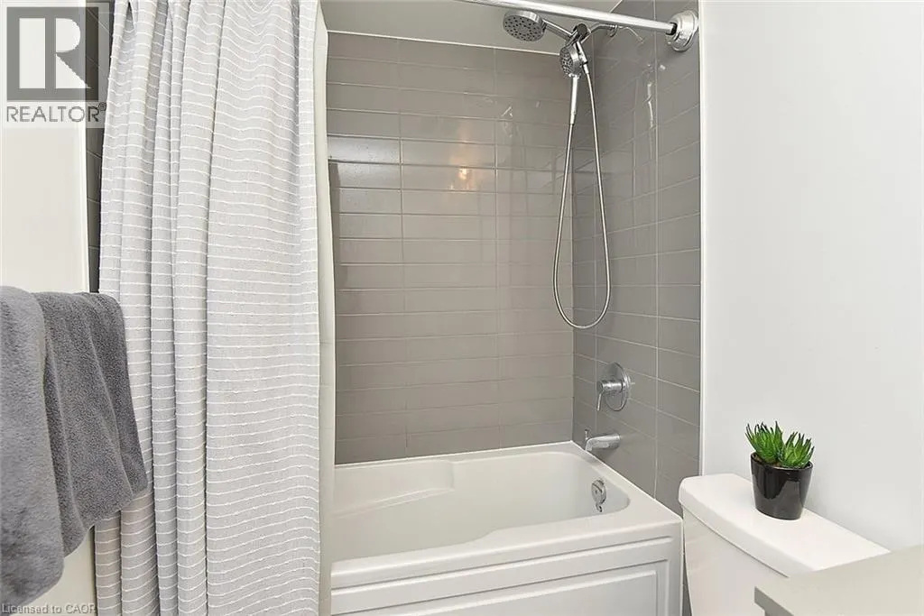 3200 DAKOTA Common Unit# B1006, #B1006