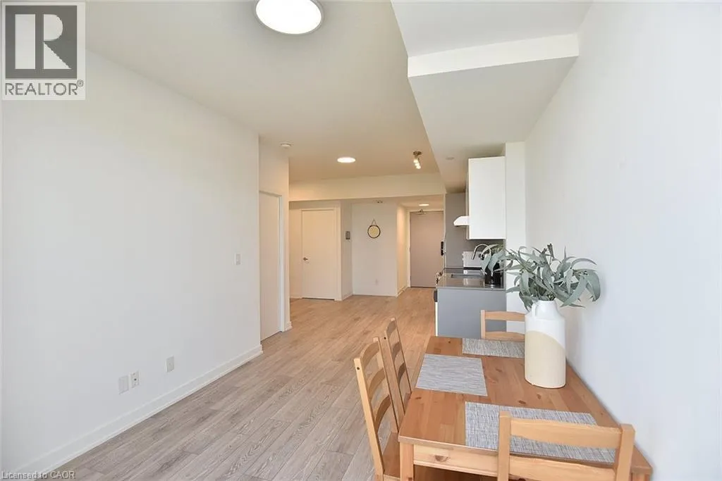 3200 DAKOTA Common Unit# B1006, #B1006