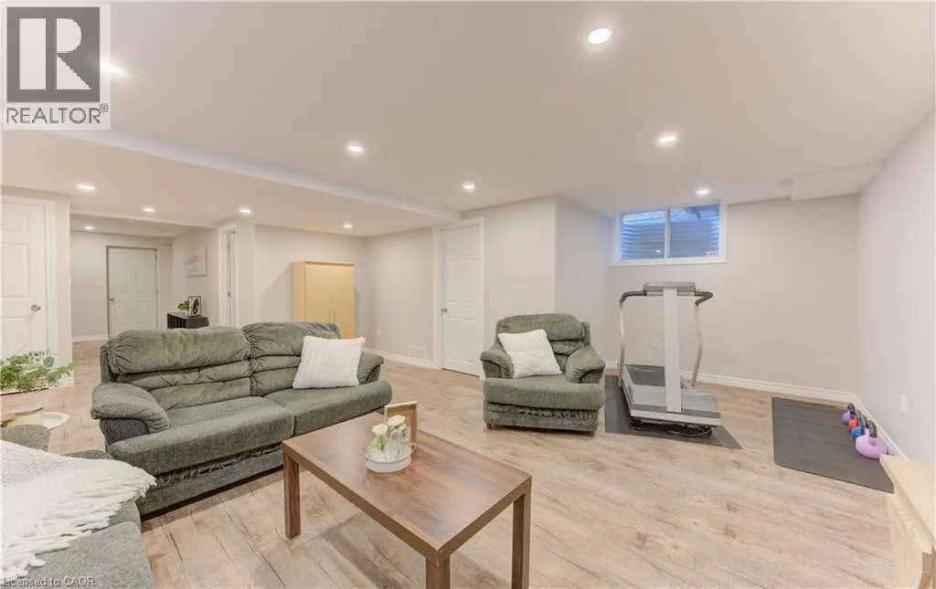 27 OLIVEWOOD Way