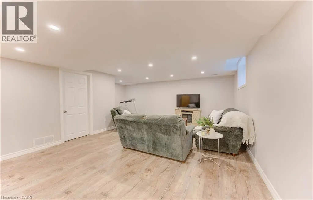 27 OLIVEWOOD Way