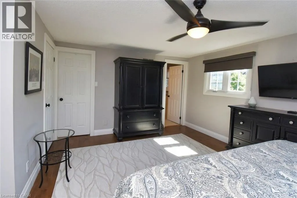 3224 TWIN OAKS Crescent