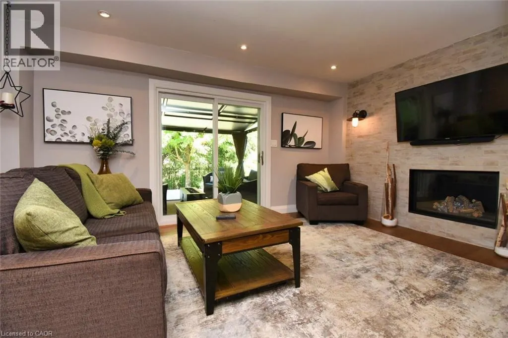 3224 TWIN OAKS Crescent