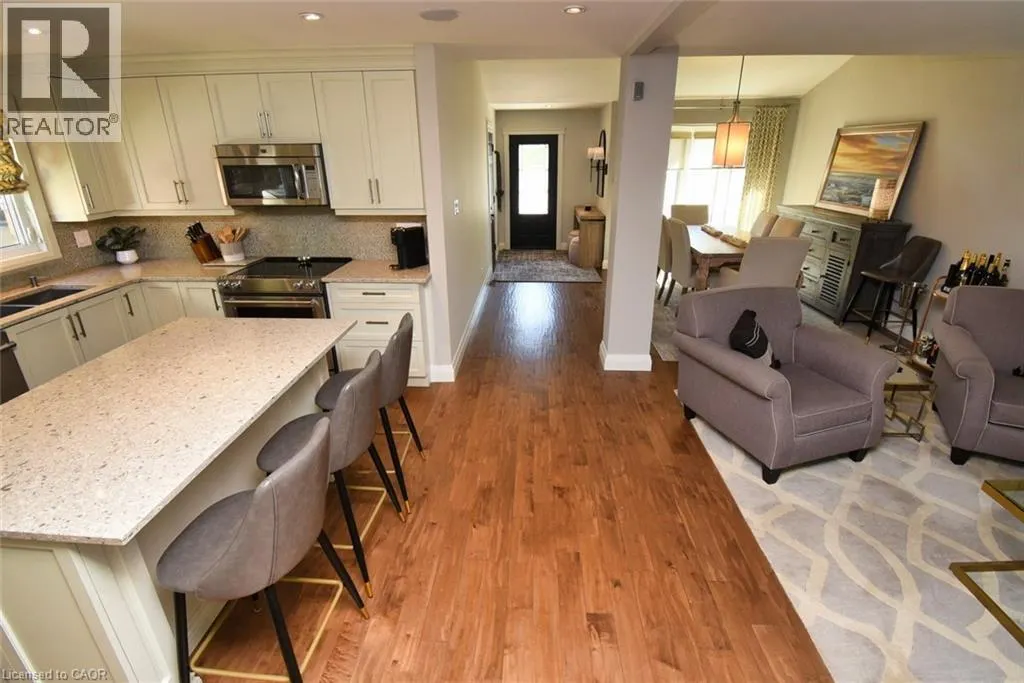3224 TWIN OAKS Crescent