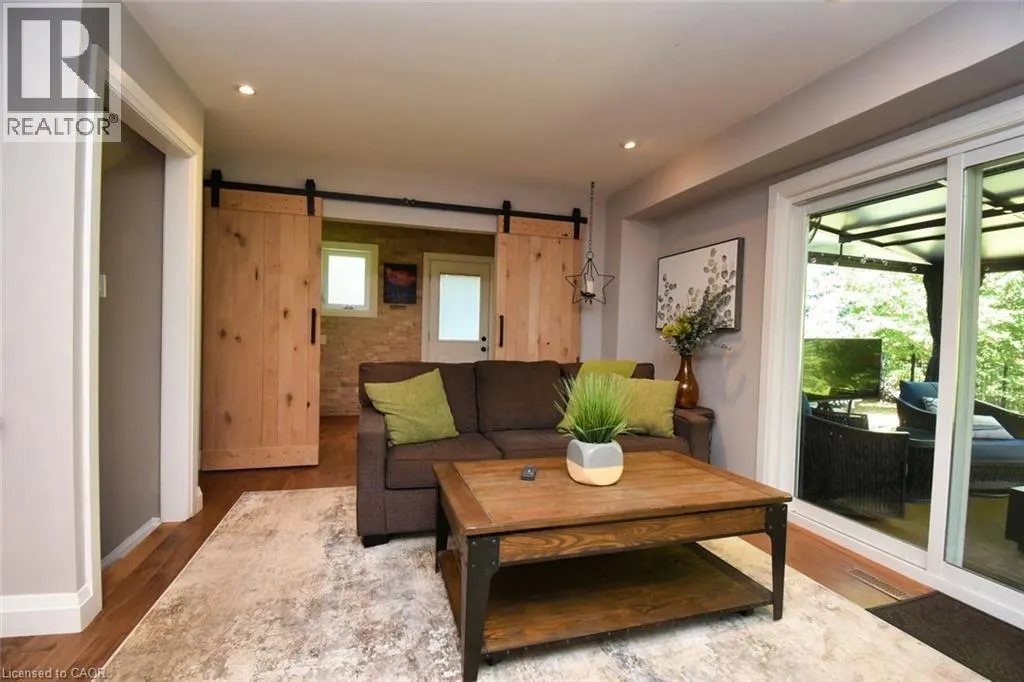 3224 TWIN OAKS Crescent