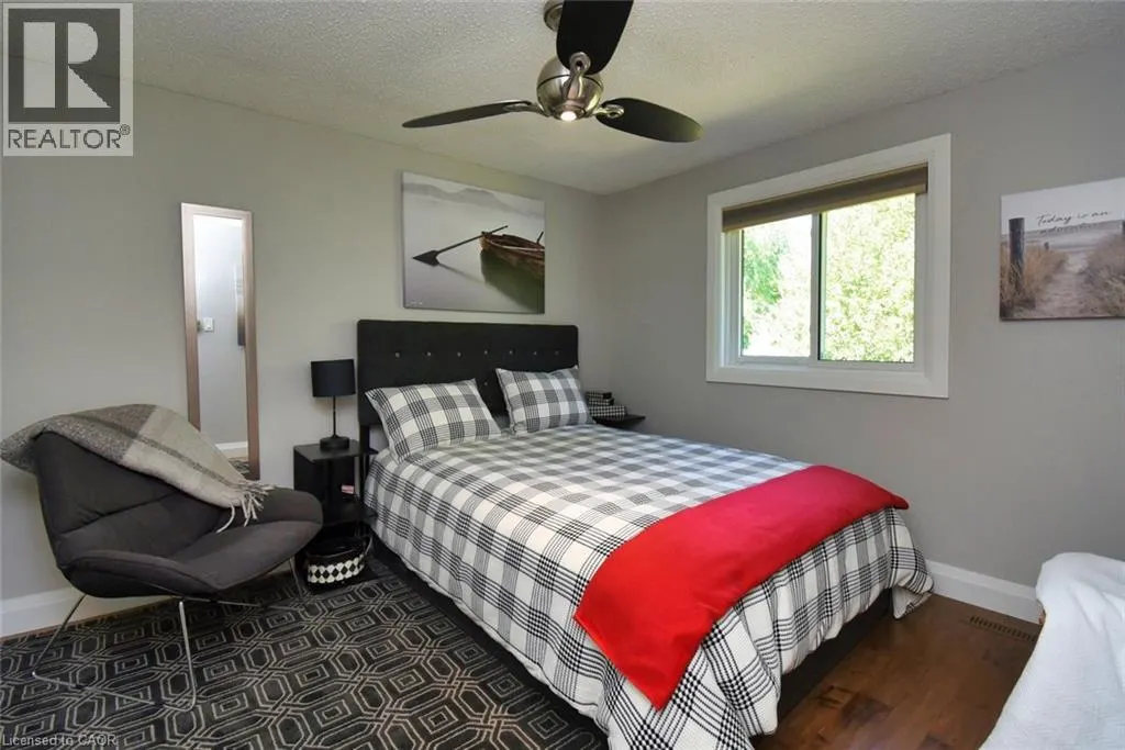 3224 TWIN OAKS Crescent
