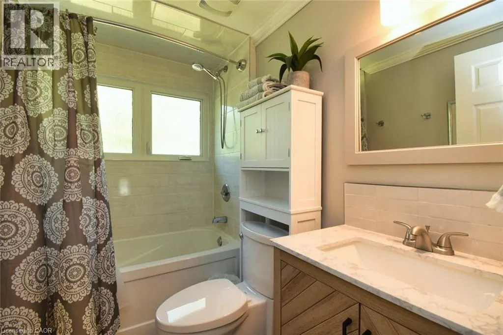 3224 TWIN OAKS Crescent
