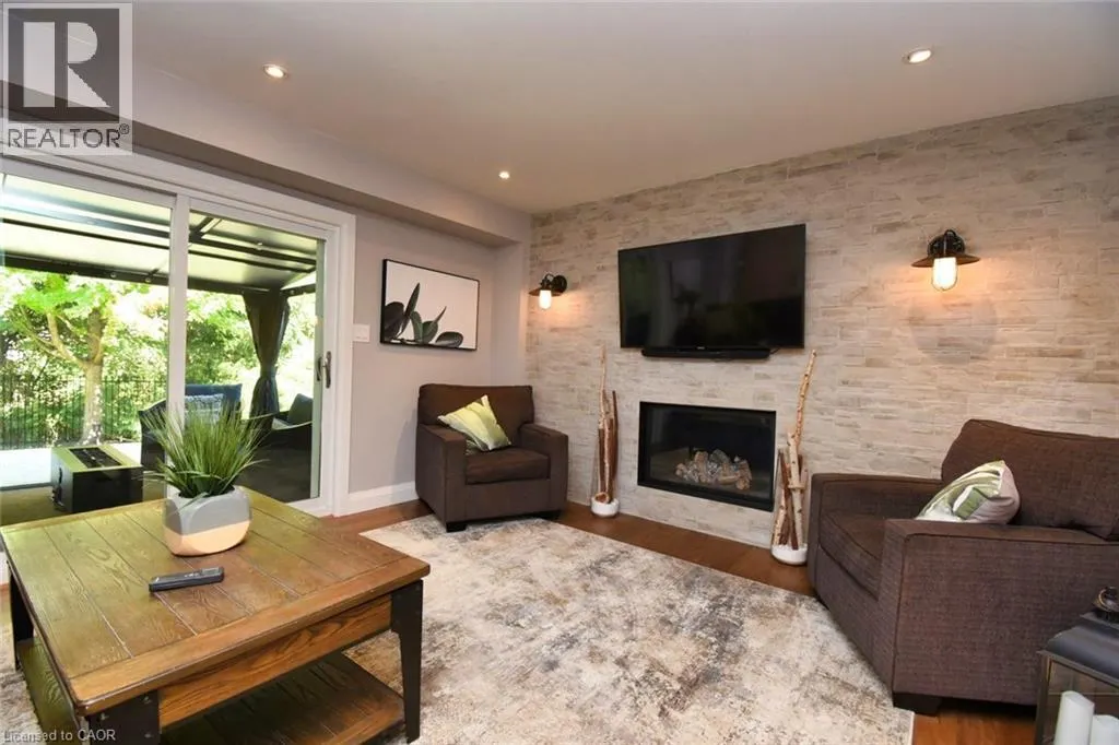 3224 TWIN OAKS Crescent