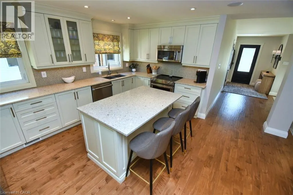 3224 TWIN OAKS Crescent