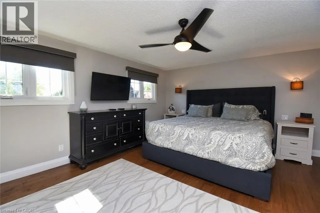 3224 TWIN OAKS Crescent