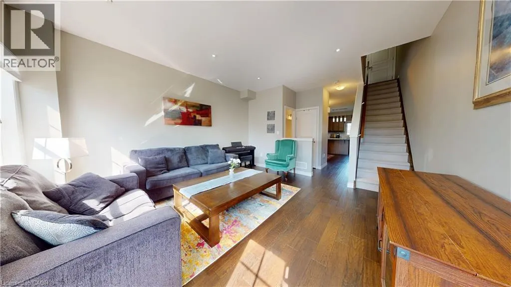 94 ROBERT PEEL Road Unit# UPPER, #UPPER