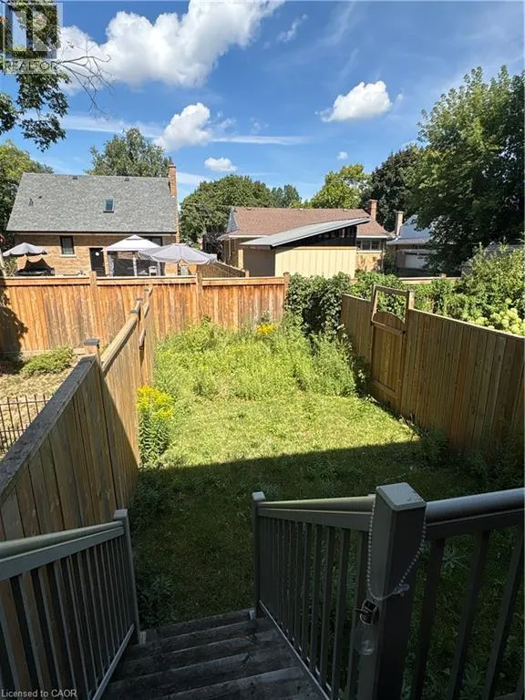 94 ROBERT PEEL Road Unit# UPPER, #UPPER