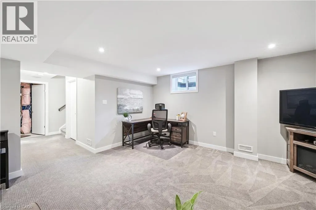 884 ROBERT FERRIE Drive