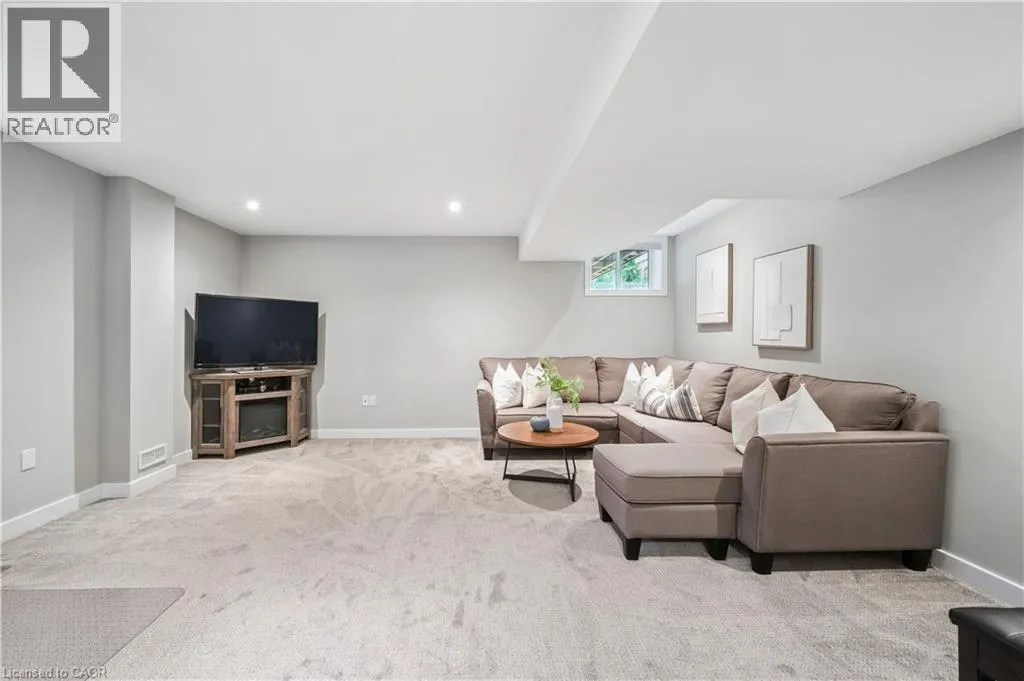 884 ROBERT FERRIE Drive