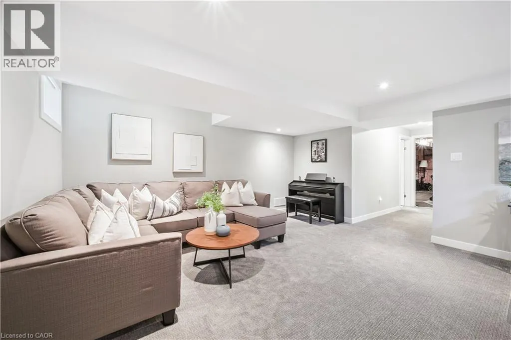 884 ROBERT FERRIE Drive