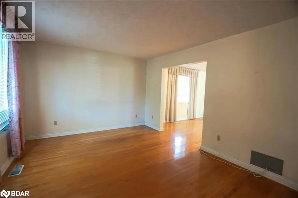 266 SIXTH Avenue W