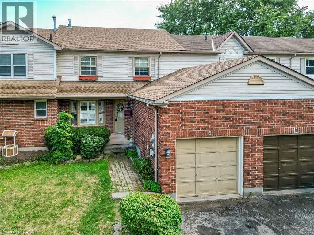 9 HEDGELAWN Drive