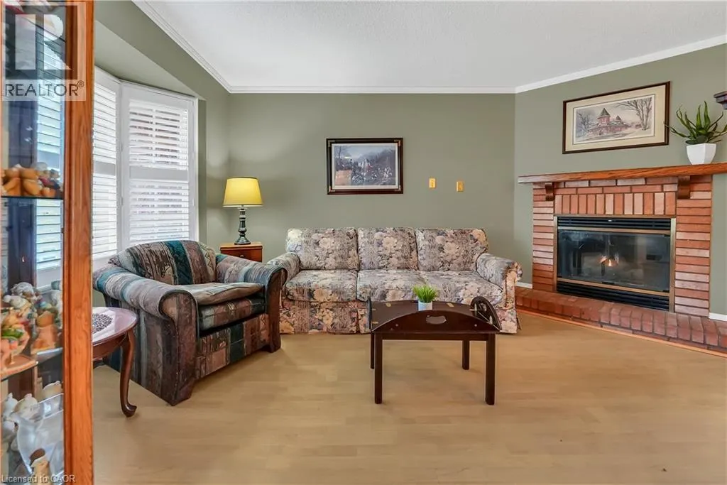 9 HEDGELAWN Drive