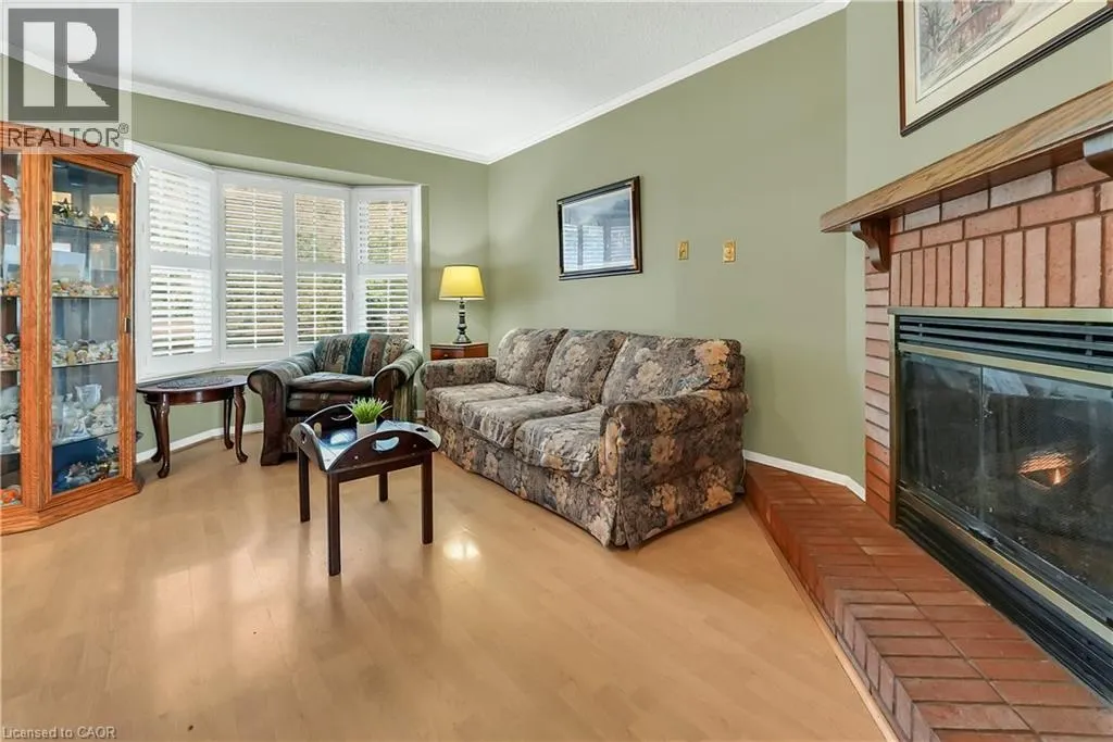 9 HEDGELAWN Drive