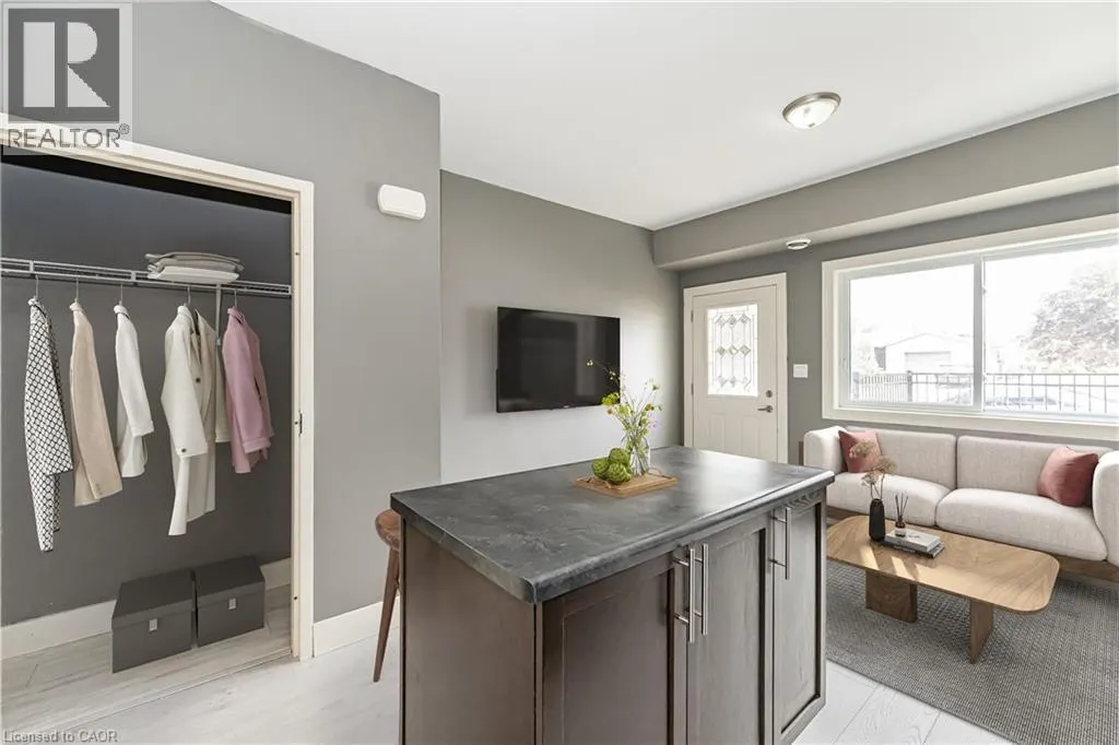 689 DOON VILLAGE Road Unit# 102, #102