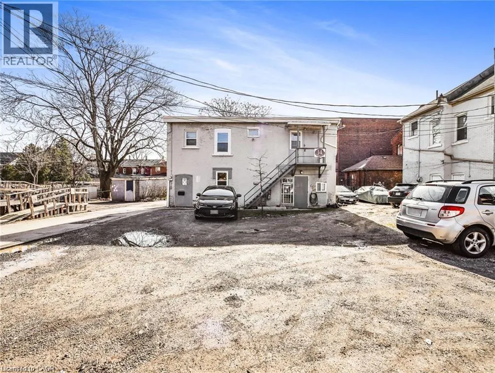 14 VICTORIA Avenue N