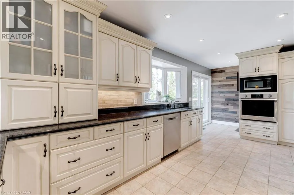 4391 LAKESHORE Road