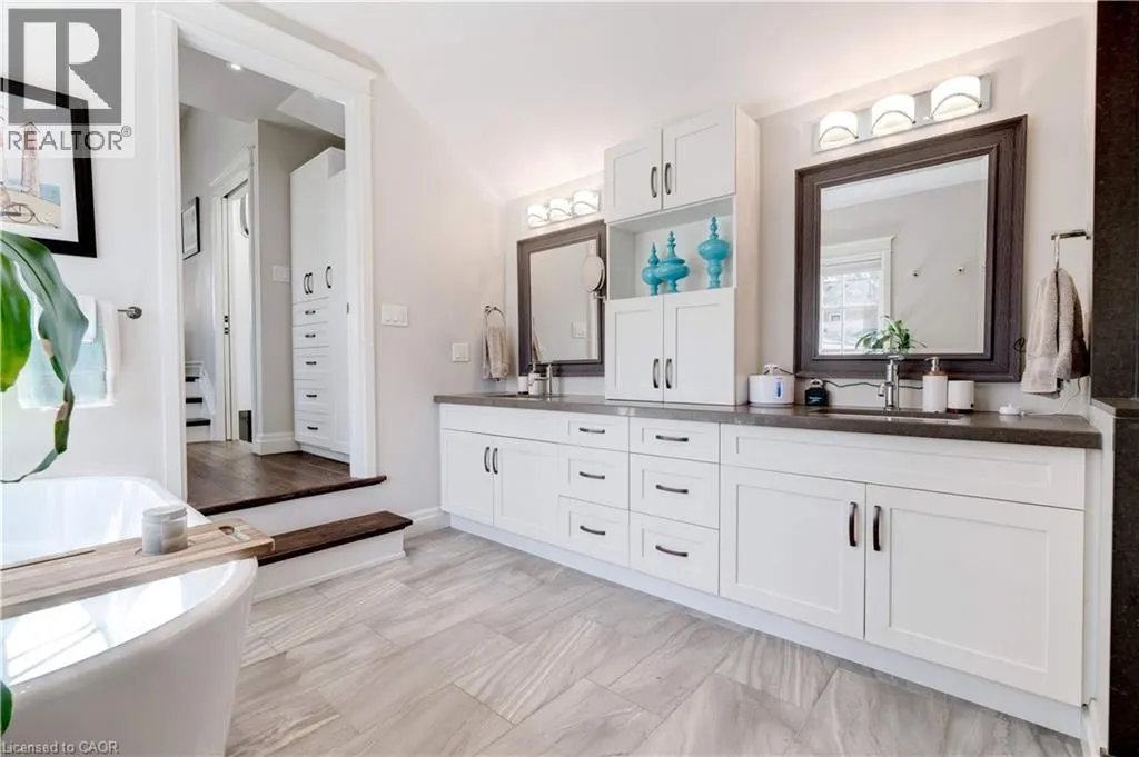 4391 LAKESHORE Road