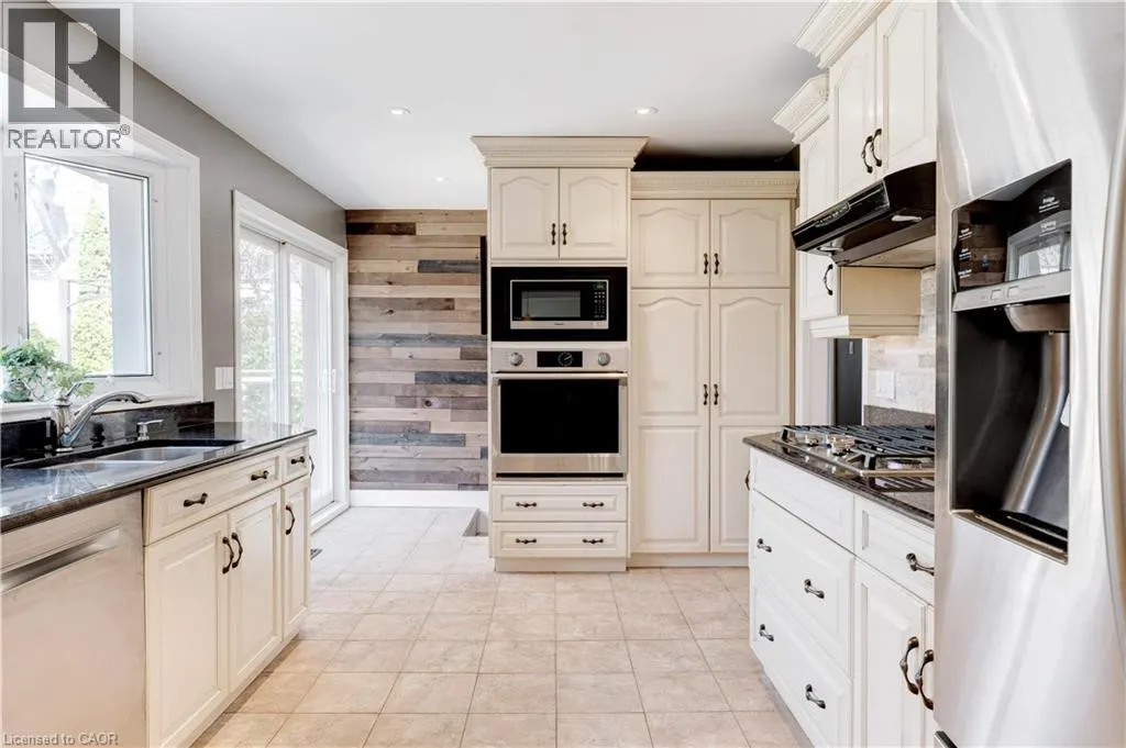 4391 LAKESHORE Road