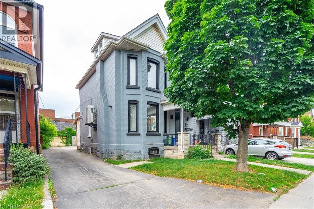 155 WENTWORTH Street N Unit# 1, #1