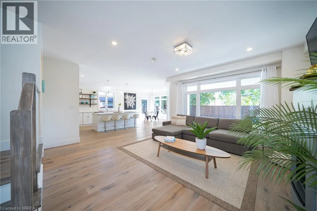 38 LAKEVIEW Avenue
