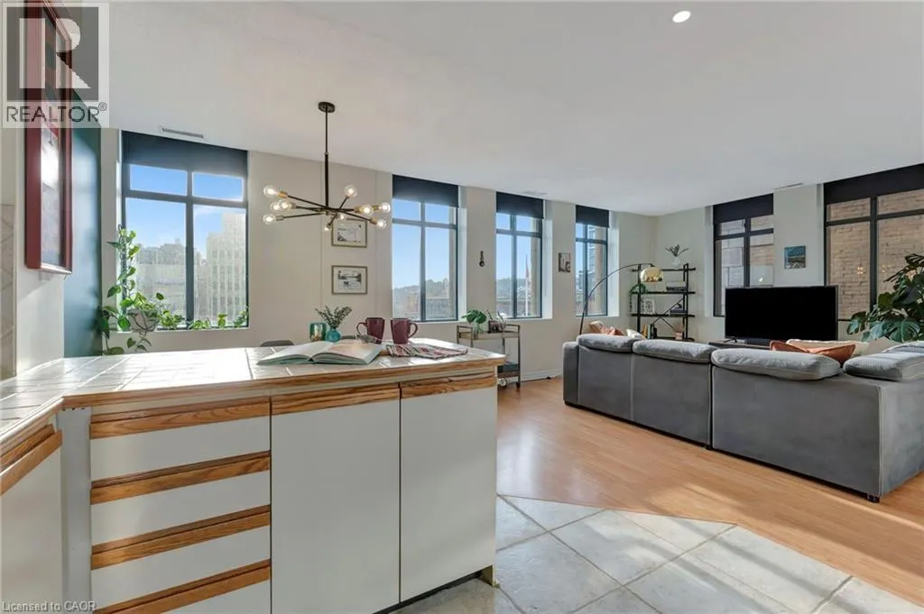 36 JAMES Street S Unit# 701, #701