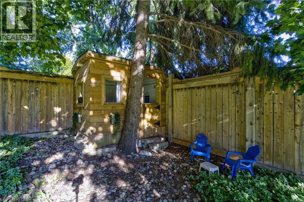 6 MAYS Crescent
