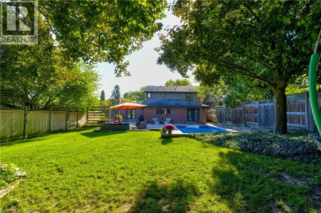 6 MAYS Crescent