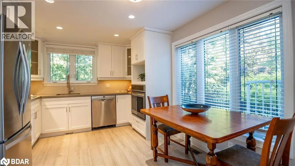 112 LAKESHORE Road W