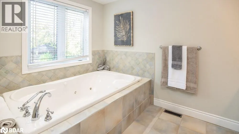 112 LAKESHORE Road W