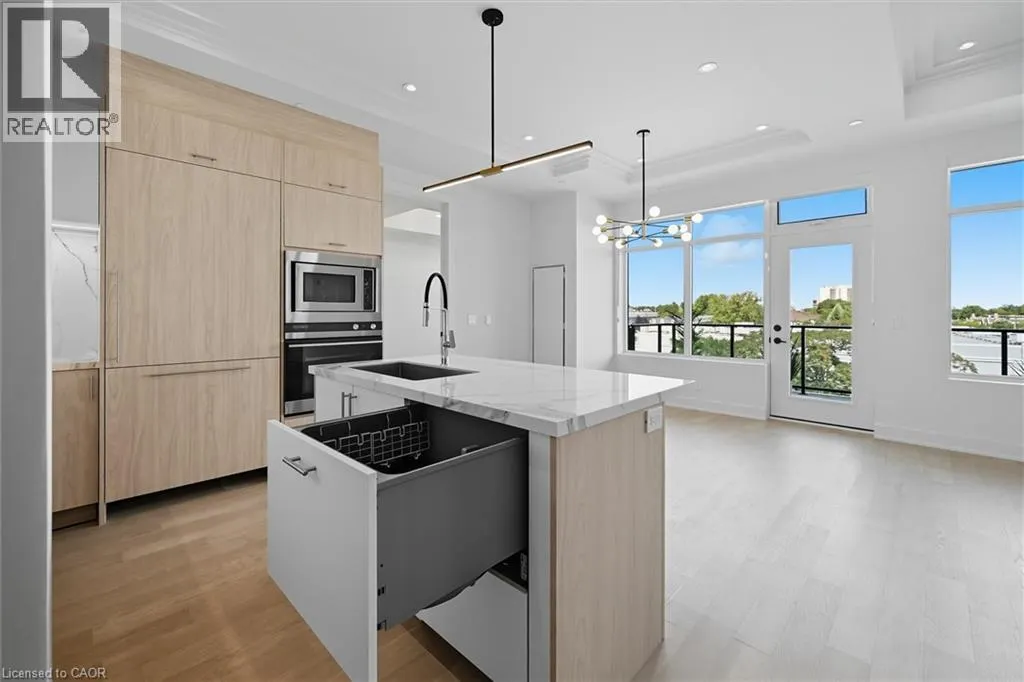 123 MAURICE Drive Unit# 409, #409