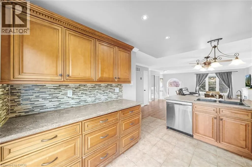 79 MCCARTHY Crescent