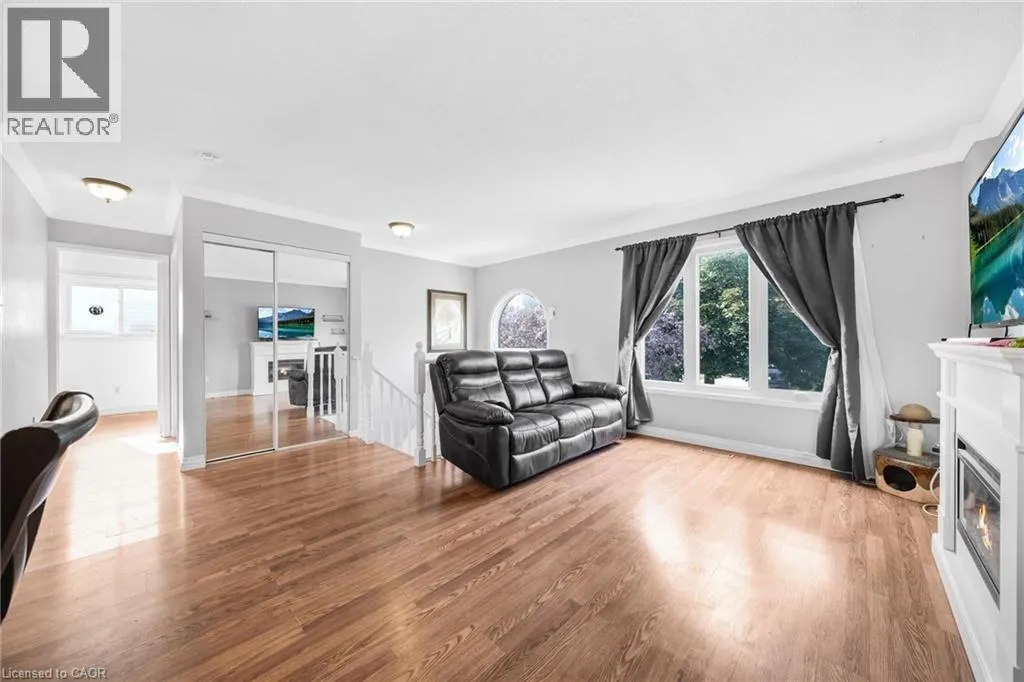 79 MCCARTHY Crescent