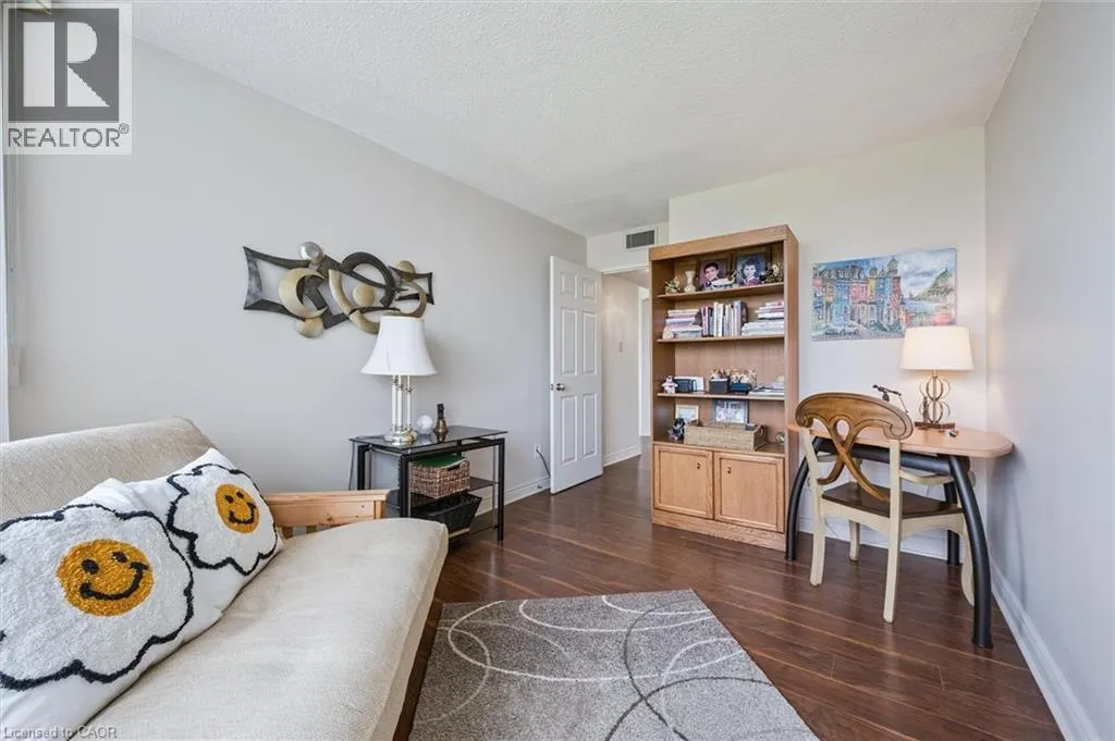 6 WILLOW Street Unit# 702, #702