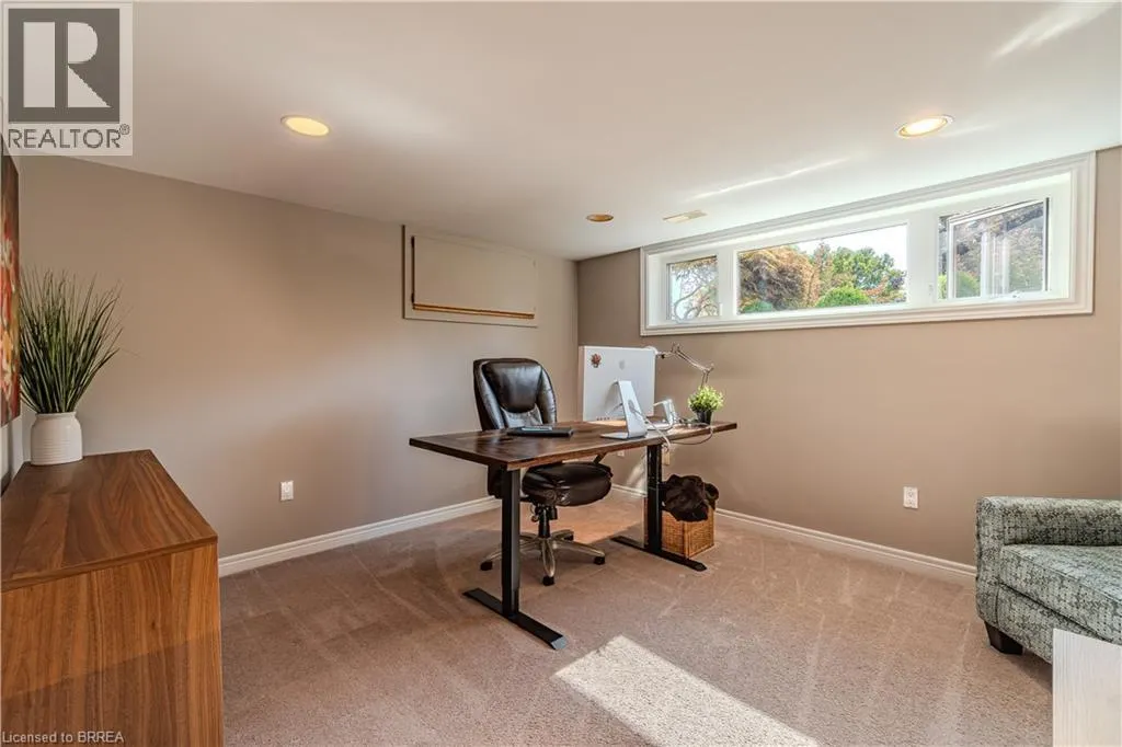 4 MACBRIDE Court