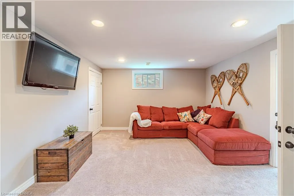 4 MACBRIDE Court