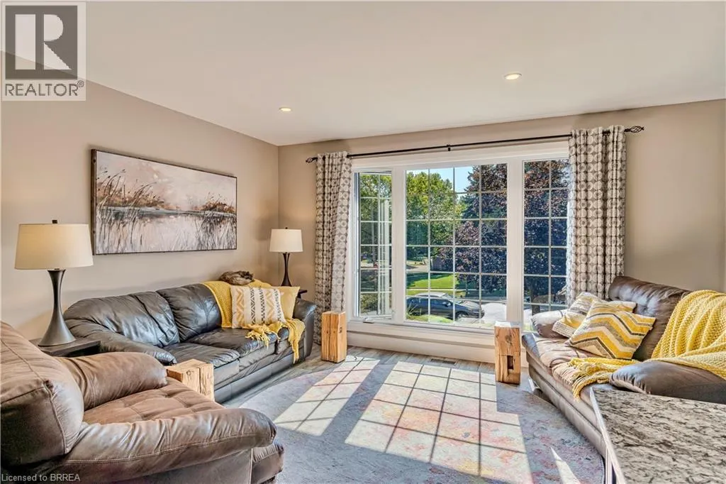 4 MACBRIDE Court