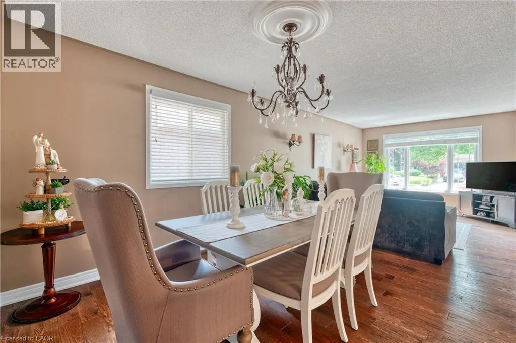 13 LONEOAK Crescent