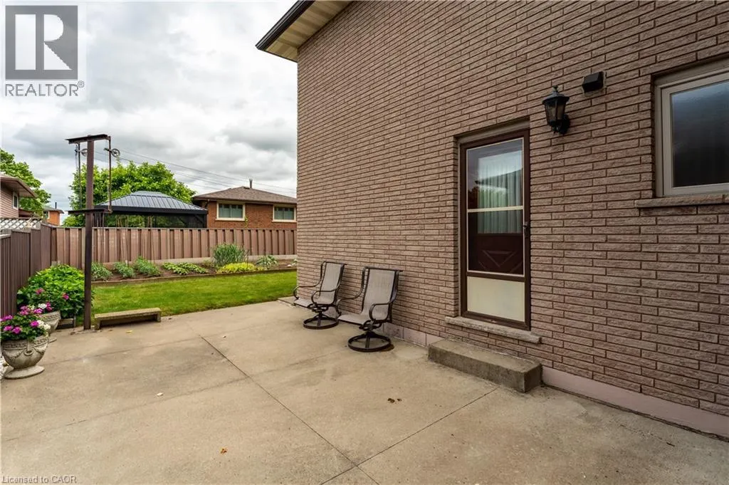 14 VALROSE Drive