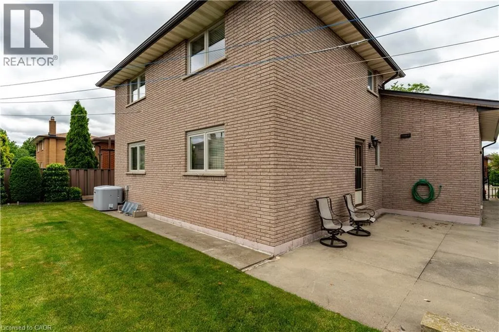 14 VALROSE Drive