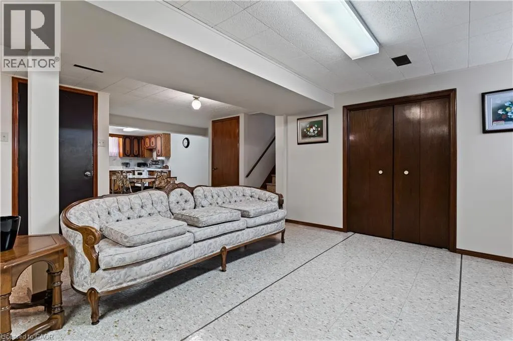 14 VALROSE Drive