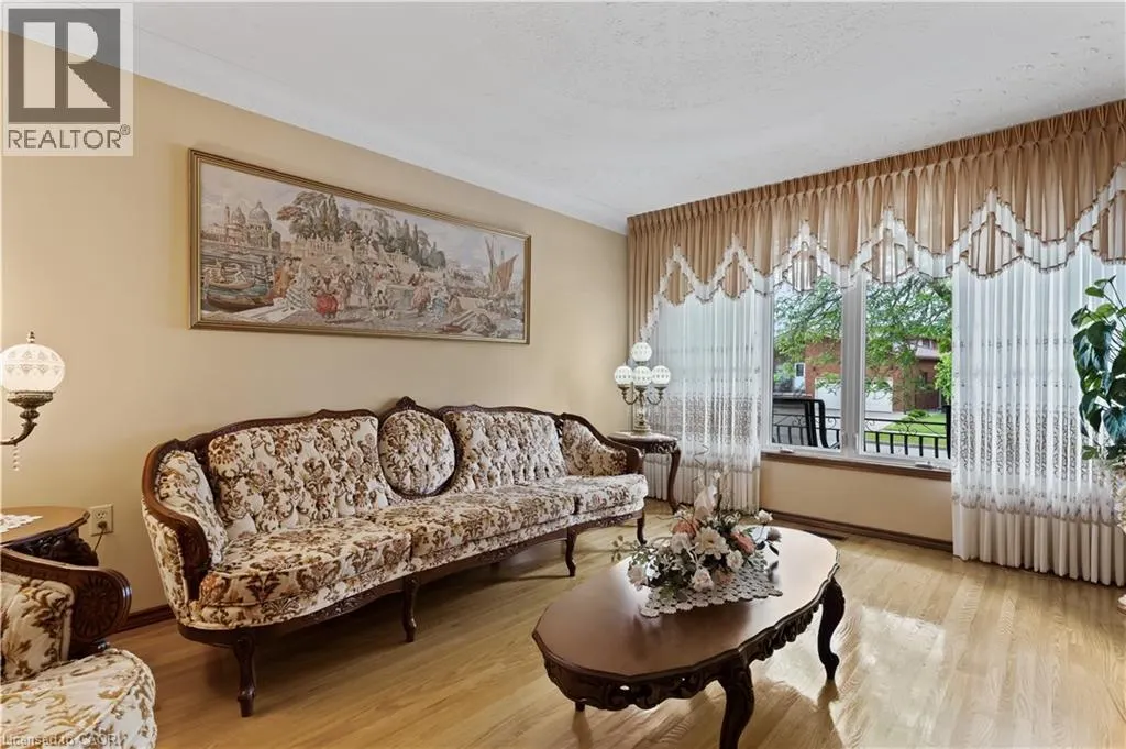 14 VALROSE Drive