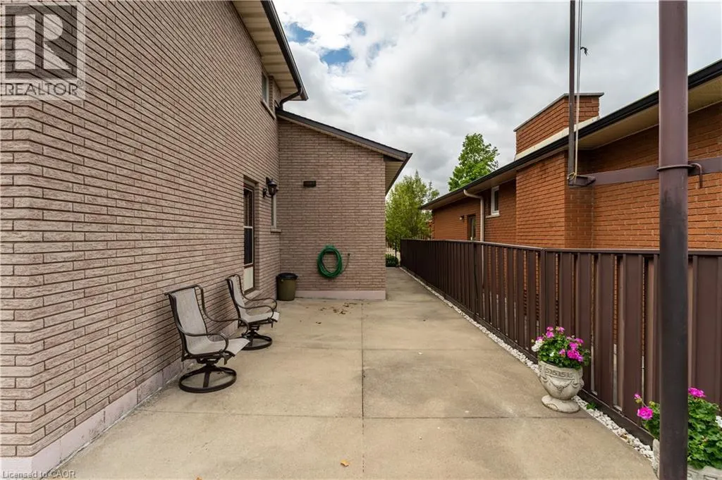 14 VALROSE Drive
